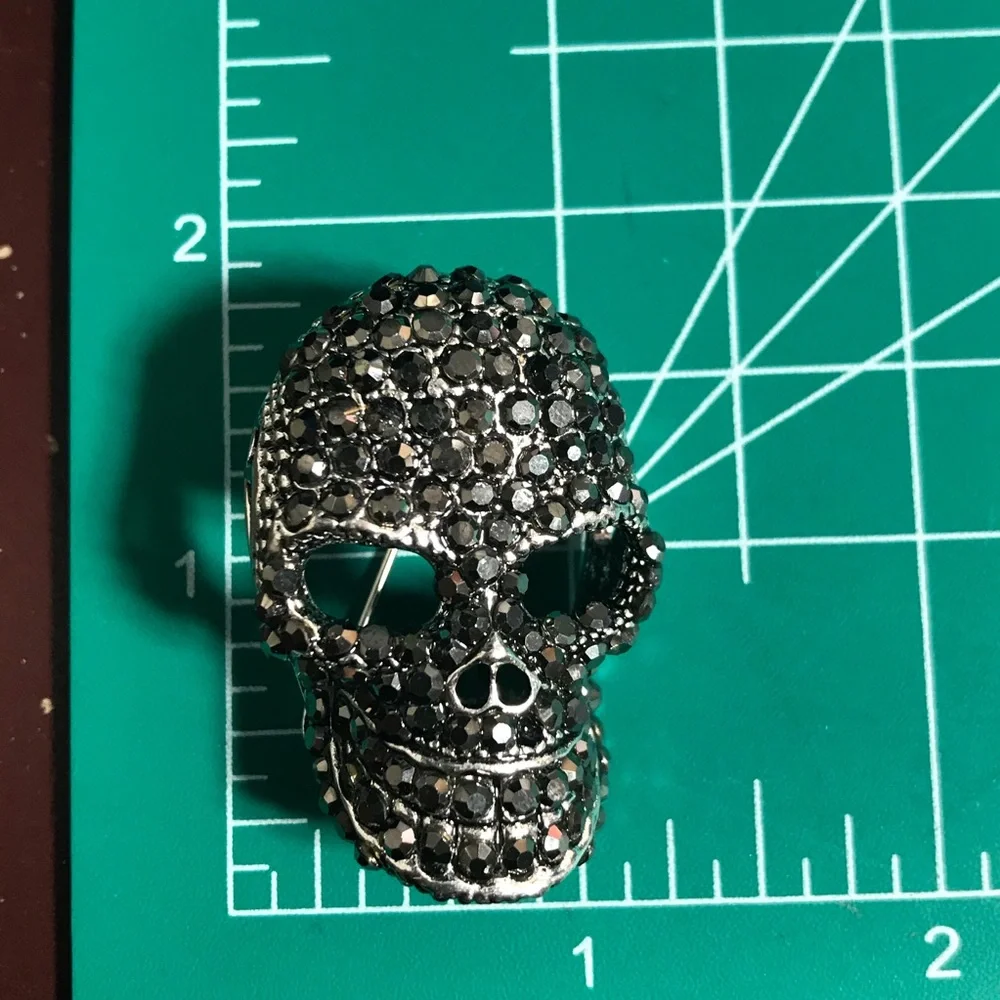 Chrome silver rhinestone skull brooch